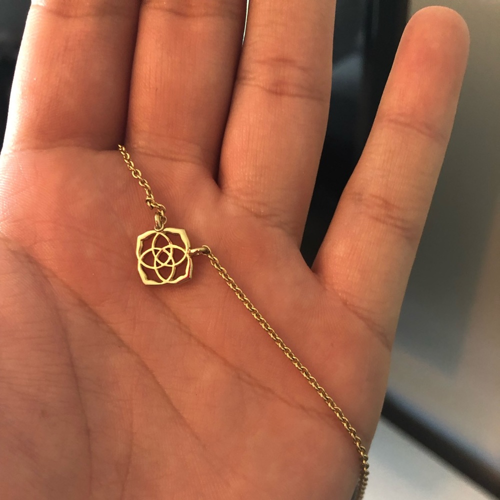 Kendra Scott necklace